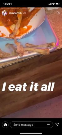 Kesal Suaminya Tak Becus Makan Chicken Wings, Cardi B Curhat di Instagram