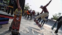 Tanggal 21 Juni jadi salah satu hari penting bagi peminat skateboard di seluruh dunia. Pasalnya di tanggal itu mereka akan memperingati Hari Skateboard sedunia.