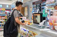 Rutin Beli Kopi Manis dari Gebetan di Minimarket, Pria Ini Malah Kena Diabetes!