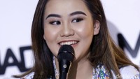 Aaliyah tampak sangat happy dan kerap tersenyum. Pool/Palevi S/detikFoto.