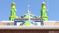 Rencananya, Deddy Corbuzier akan mengucapkan dua kalimat syahadat di Masjid Al-Mbejaji. Usman Hadi/detikcom