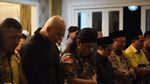 Momen Deddy Corbuzier Salat Diimami Maruf Amin