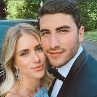 Marissa Casey Fuchs di balik akun Instagram Fashion Ambitionist memiliki hidup yang tampak sempurna dari luar. Bukan saja dengan barang desainer yang ia pakai, tapi juga kekasih super romantis yang membuatkannya scavenger hunt dan mengajak Marissa keliling berbagai negara untuk dilamar. Foto: Dok. Instagram @fashionambitionist