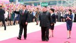 Momen Keakraban Kim Jong Un Sambut Kedatangan Xi Jinping di Korut