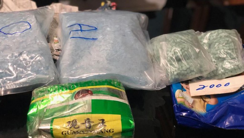 BNN Sergap Penyelundup 24 Ribu Butir Ekstasi Superman di Sumbar BNN Sergap Penyelundup 24 Ribu Butir Ekstasi Superman di Sumbar