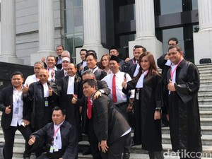 Di depan MK, Tim Hukum Bikin Video Ucapan Selamat Ulang Tahun ke Jokowi