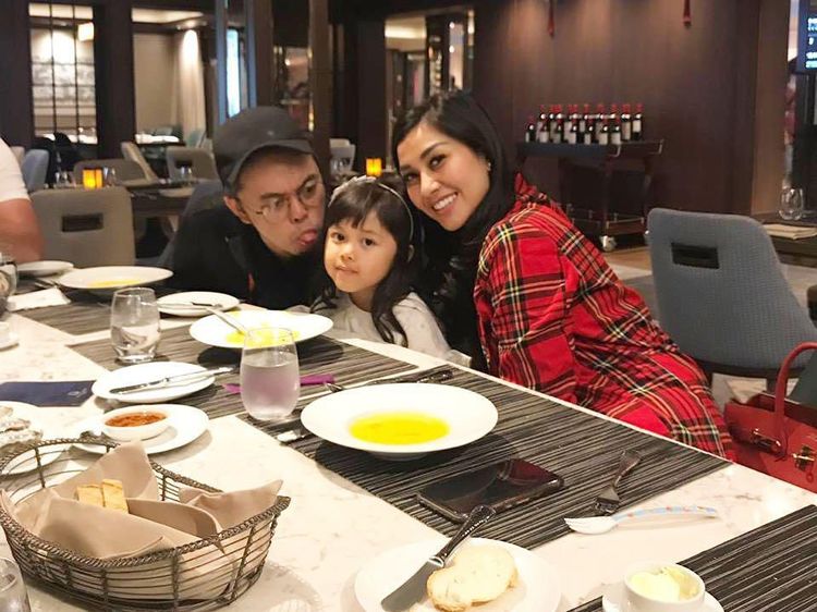 Keseruan Nisya, Adik Raffi Ahmad Saat Kulineran Bareng Keluarga