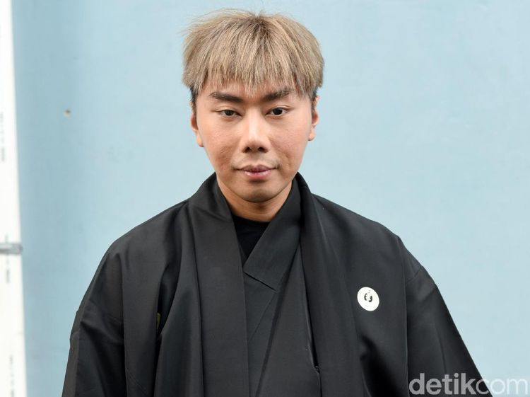 Pulang dari Jepang, Roy Kiyoshi tampil dengan Yukata