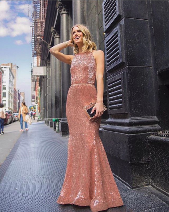 Gayanya kerap dibalut barang desainer dari Fendi, Dior, hingga Chanel. Foto: Instagram/ Marissa Casey Fuchs