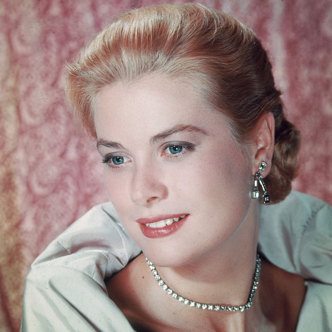 Selanjutnya ada Putri Monaco yang dikenal sebagai Grace Kelly. Wanita yang adalah aktris legendaris punya kecantikan yang klasik. Nilai adalah 88,8% yang juga hanya beda 1% dari posisi sebelumnya. Foto: Hulton Archive/Getty Images