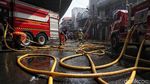Kios Kembang Api yang Terbakar di Pasar Asemka Berhasil Dipadamkan