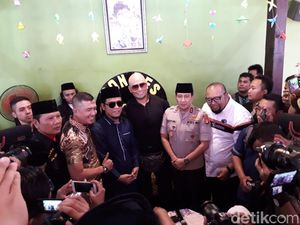 Deddy Corbuzier Menangis Usai Mualaf, Ini Alasan Seseorang Menitikan Air Mata
