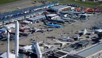 Sejumlah pesawat berjejer rapi di Bandara Le Bourget, Paris, Prancis dalam ajang International Paris Air Show 2019. Pascal Rossignol/Reuters.