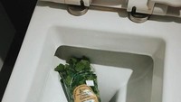 Duh! Saking bencinya dengan daun ketumbar, netizen ini rela membuangnya ke dalam closet. Wah ada-ada saja ya! Foto: Boredpanda