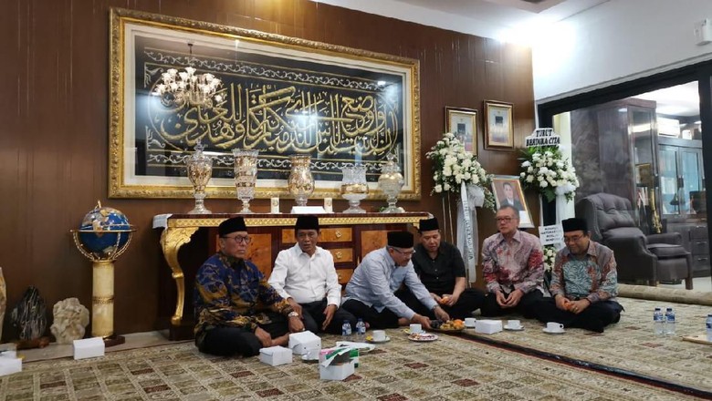 OSO Hingga CT Melayat ke Rumah Ketua MA Hatta Ali OSO Hingga CT Melayat ke Rumah Ketua MA Hatta Ali
