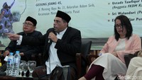 Anggota Forum Kewaspadaan Dini Masyarakat (FKDM) Kalimantan Selatan, Ustadz Tawfiqur Rahim bersama Sayyid Abdul Qadir Thoha Baaqil dan penulis buku 212, Sri Wulandari menjadi pembicara pada peluncuran dan bedah buku 212 Undercover.