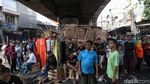 Kios Kembang Api yang Terbakar di Pasar Asemka Berhasil Dipadamkan