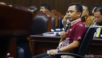 Candra yang dalam Pilpres kali ini ditugaskan sebagai anggota direktorat saksi TKN 01 memberikan kesaksian dalam sidang sengketa Pilpres di Mahkamah Konstitusi, Jumat (21/6/2019).