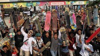 Antusias anak-anak muda yang datang ke kawasan Kalijodo untuk merayakan hari skateboard sedunia yang diperingati setiap tanggal 21 Juni.