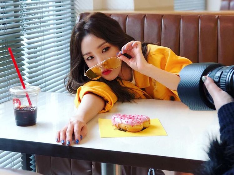 Imutnya Sandara Park, Eks Member 2NE1 Saat Ngemil Donat dan Udang