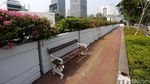 Duh, Trotoar di Kawasan MRT Dukuh Atas Tertutup Pot Bunga
