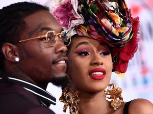 Kesal Suaminya Tak Becus Makan Chicken Wings, Cardi B Curhat di Instagram