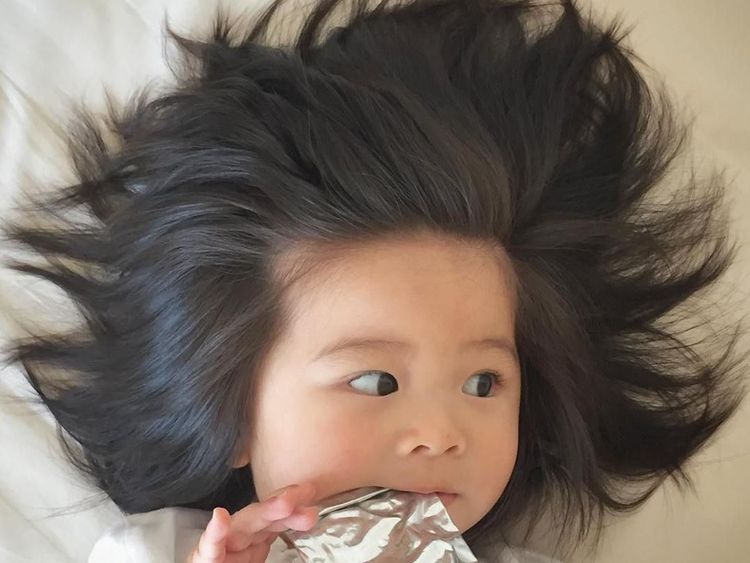 Gemasnya! Gaya Makan Baby Chanco, Bayi yang Viral karena Rambut Super Tebal