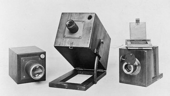 Di Tahun 1840-1841, kamera jenis baru telah diciptakan yaitu “calotype”. Spencer Arnold Collection/Hulton Archive/Getty Images.