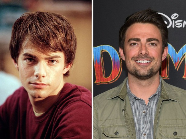 Mean Girls menjadi salah satu film wajib tonton para remaja wanita di tahun 2000an. Ketampanan Jonathan Bennett pun pasti pernah menarik perhatian Anda. Kini Jonathan pun masih terlihat tampan. Foto: Istimewa/Getty Images