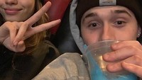 Hana Cross merupakan wanita yang dipacari Brooklyn Beckham usai putus dari aktris Chloe Grace Moretz. Hana merupakan seorang model. Foto: Instagram brooklynbeckham