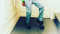Saat ini akun instagram Desmond sudah diikuti lebih dari 178 ribu followers. Galeri instagram Desmond penuh foto saat ia berpose dengan aneka outfit unik. Foto: instagram @desmondisamazing