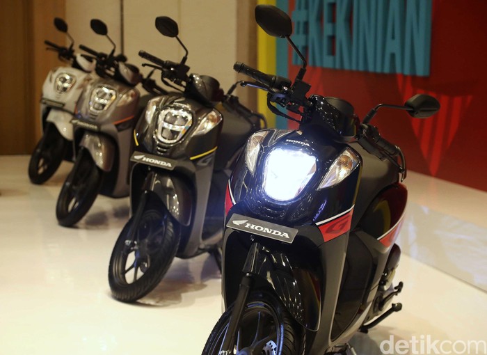 PT Astra Honda Motor (AHM) sempat mengenalkan konsep produk yang sebelumnya dipamerkan dalam gelaran IMOS pada November 2018, Project G. Konsep motor itu kini sudah direalisasikan menjadi produk massal dalam bentuk Honda Genio. Honda secara resmi meluncurkan skutik tersebut dengan nama Genio pada Jumat, (21/6/2019).