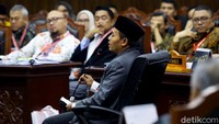 Anas Nashikin adalah salah satu pemberi materi di pelatihan tersebut. Dia mengatakan, saksi tim 02 Hairul Anas Suaidi, tak ada di daftar hadir saat pemaparan Kecurangan Bagian dari Demokrasi.