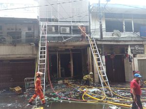 Kios Kembang Api di Pasar Pagi Asemka Terbakar, Sempat Ada Ledakan