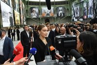 Gigi Hadid menghadiri acara 'Karl For Ever' untuk mengenang desainer Chanel Karl Lagerfeld yang meninggal Februari 2019.