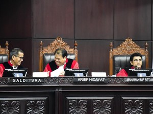 Hakim MK Pertanyakan Pedoman Dakwa Orang Berkali-kali di Satu Kasus