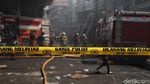 Kios Kembang Api yang Terbakar di Pasar Asemka Berhasil Dipadamkan