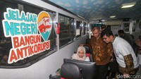 Dalam bus ini disediakan pelayanan konsultasi dan pendidikan antikorupsi.