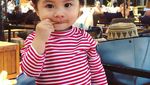 Gemasnya! Gaya Makan Baby Chanco, Bayi yang Viral karena Rambut Super Tebal