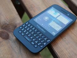 BlackBerry Q5, Ponsel dengan Bentuk yang Kini Sudah Punah