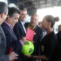 Seperti dikutip dari laman Vogue Arabia, wanita Arab lainnya merasa bangga karena Ganoiati bisa menjadi wanita Arab dan Afrika pertama yang menjadi wasit pertandingan seri A Liga Tunisia. Foto: Dok. abouther.com