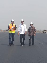 Ulang Tahun, Jokowi Tinjau Runway Baru di Bandara Soetta