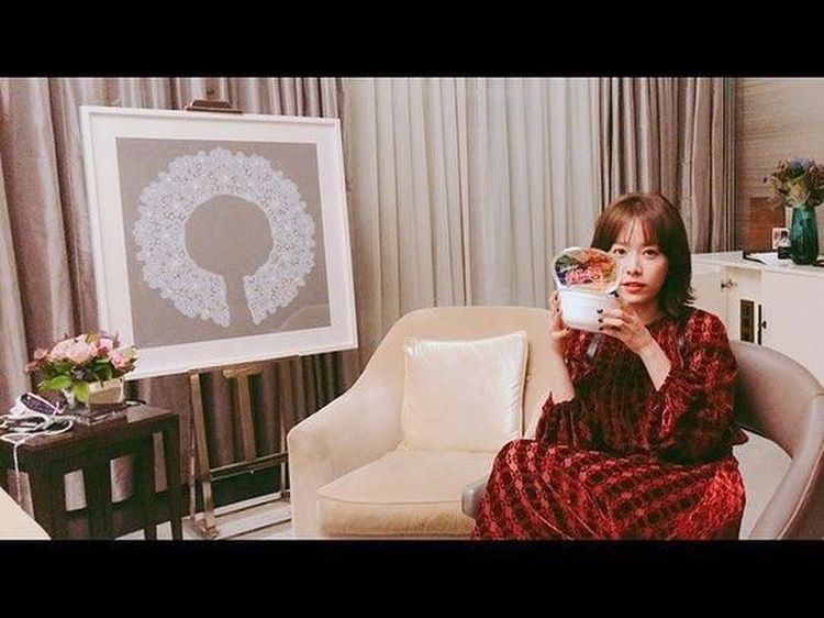 Bermain dalam One Spring Night, Han Ji Min Doyan Makan Sosis Hingga Mie Instan