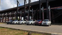 Ada alasan mengapa Pontianak dipilih, sebab kota ini menjadi tapal batas negara Indonesia dengan Malaysia.