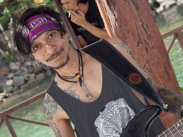 Melihat Aksi Bassist Boomerang yang Gunakan Ganja untuk Obat