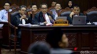 Anas juga mengatakan, kemungkinan Hairul tetap bisa membawa bahan dari lokasi materi hingga via link download yang dibagikan ke setiap TOT. Setelah mengecek ke sesama peserta, Hairul disebut belum hadir ketika materi Kecurangan Bagian Demokrasi dipaparkan.