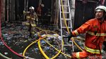 Kios Kembang Api yang Terbakar di Pasar Asemka Berhasil Dipadamkan