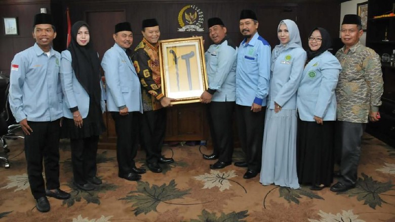 HNW Ajak Umat Islam Jadikan Masjid Tempat Pemersatu Bangsa HNW Ajak Umat Islam Jadikan Masjid Tempat Pemersatu Bangsa