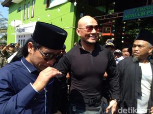 Usai Belajar Jumatan, Deddy Corbuzier Rembukan Buat Nama Baru