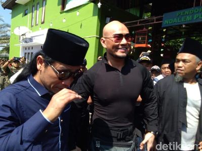 Jadi Mualaf, Deddy Corbuzier Tebar Senyuman